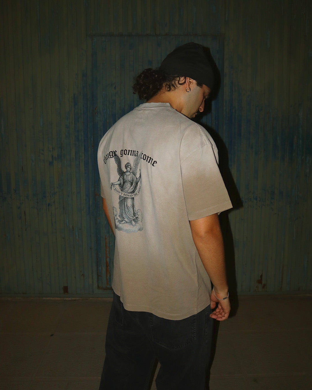 CAMISETA DESGASTADA OVERSIZE (BEIGE)