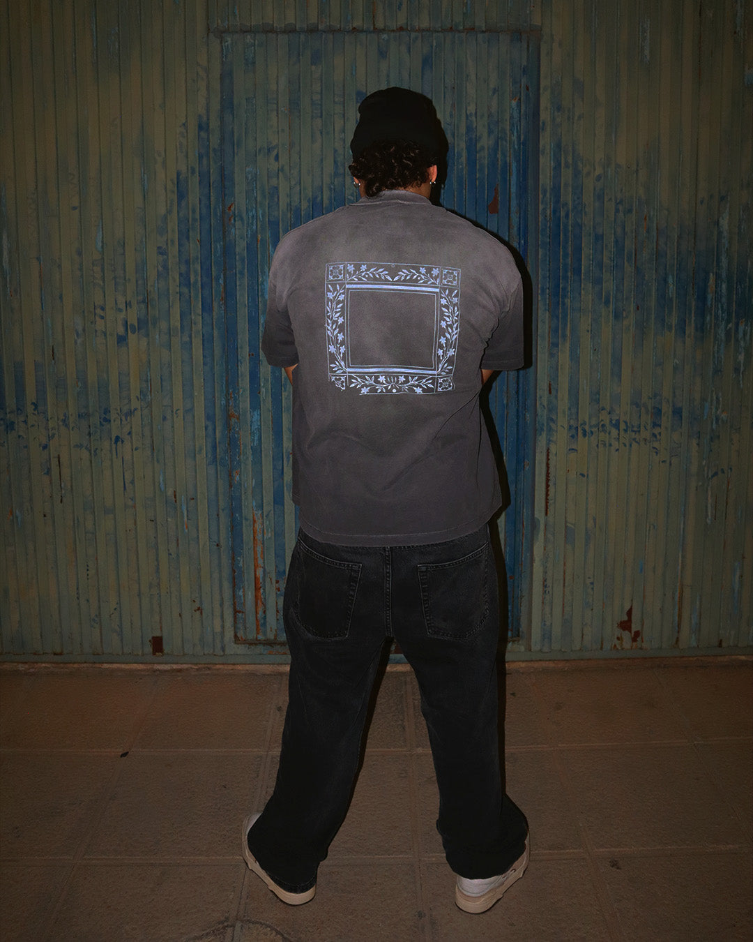 CAMISETA DESGASTADA OVERSIZE (NEGRA)